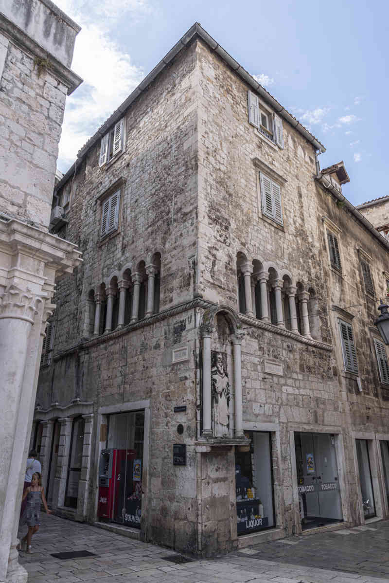 Croacia - Split 50 - palacio de Diocleciano - plaza Narodni - palacio Ciprianis-Benedetti